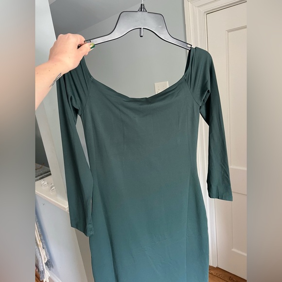 BNWT Aritzia Contour Timelapse Midi Dress, Scarab, Medium - Picture 4 of 4